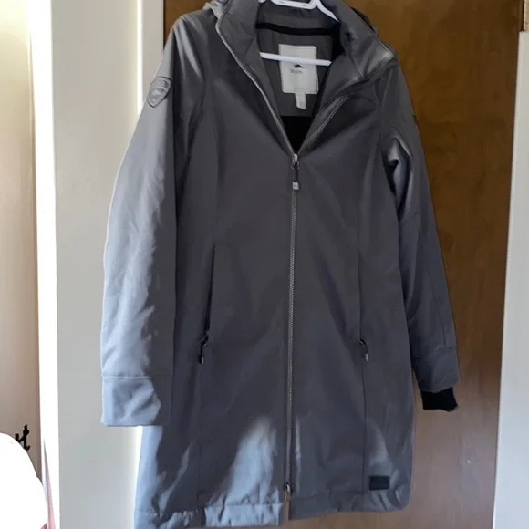 SOLD Women's Northlake Roots 73  Insulated Jacket with Removable Hood - Picture 2 of 11